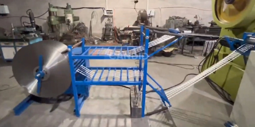 Video of Raozr Wire Barbed Making Machine